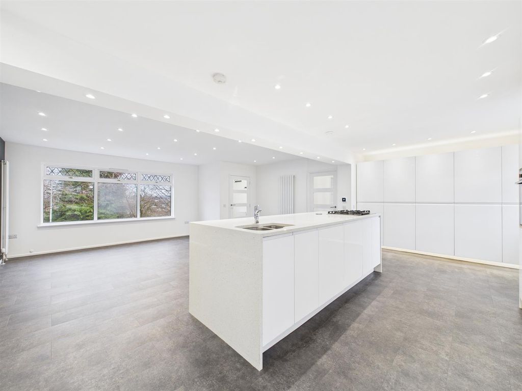 Property photo 2 of 22 Cam03782G0-Pr0243-Still009_Alt.Jpg