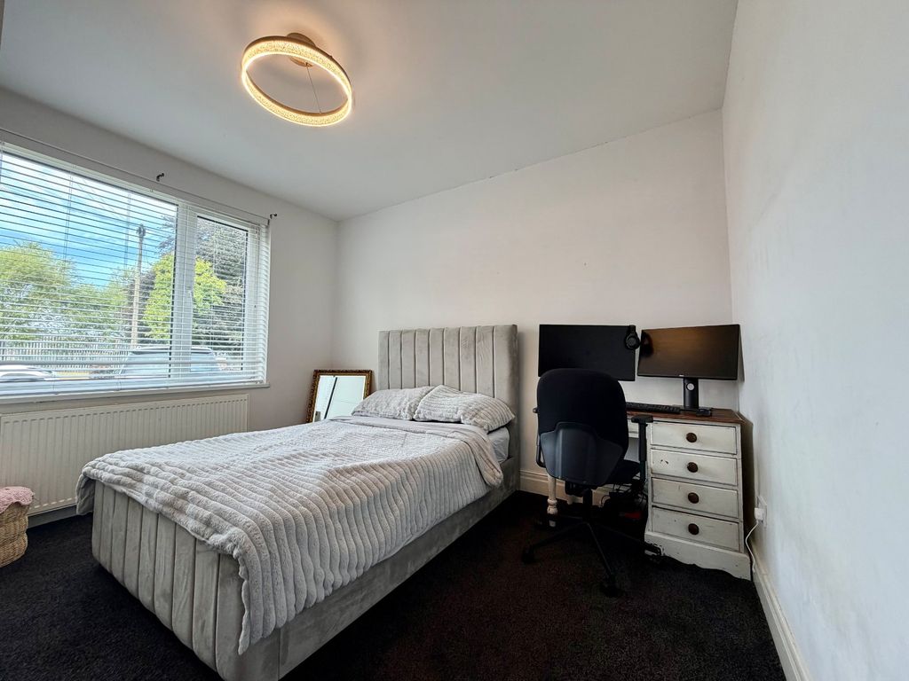 Property photo 3 of 10 Bedroom 1