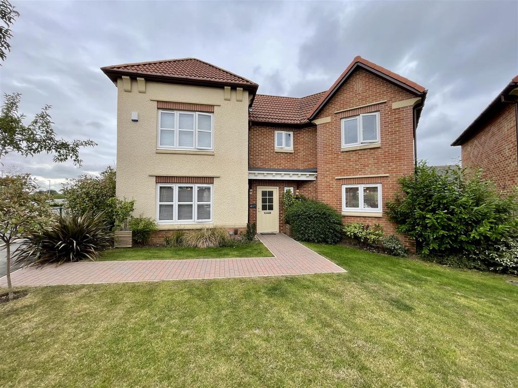 Property photo 1 of 34 Externally