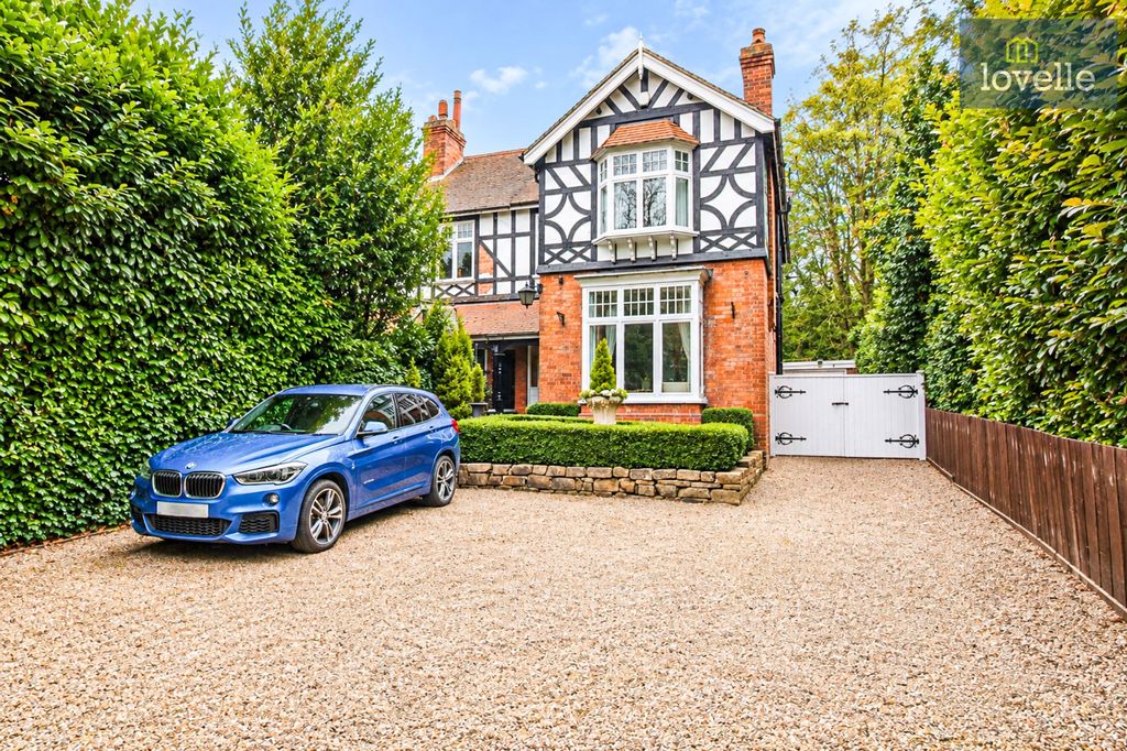 Property photo 1 of 32