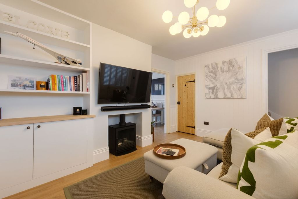Property photo 2 of 19