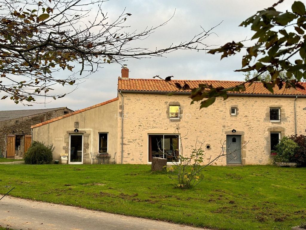 Property photo 1 of 15 Characterful Estate With Gîtes, Pond And Equestrian Facilities