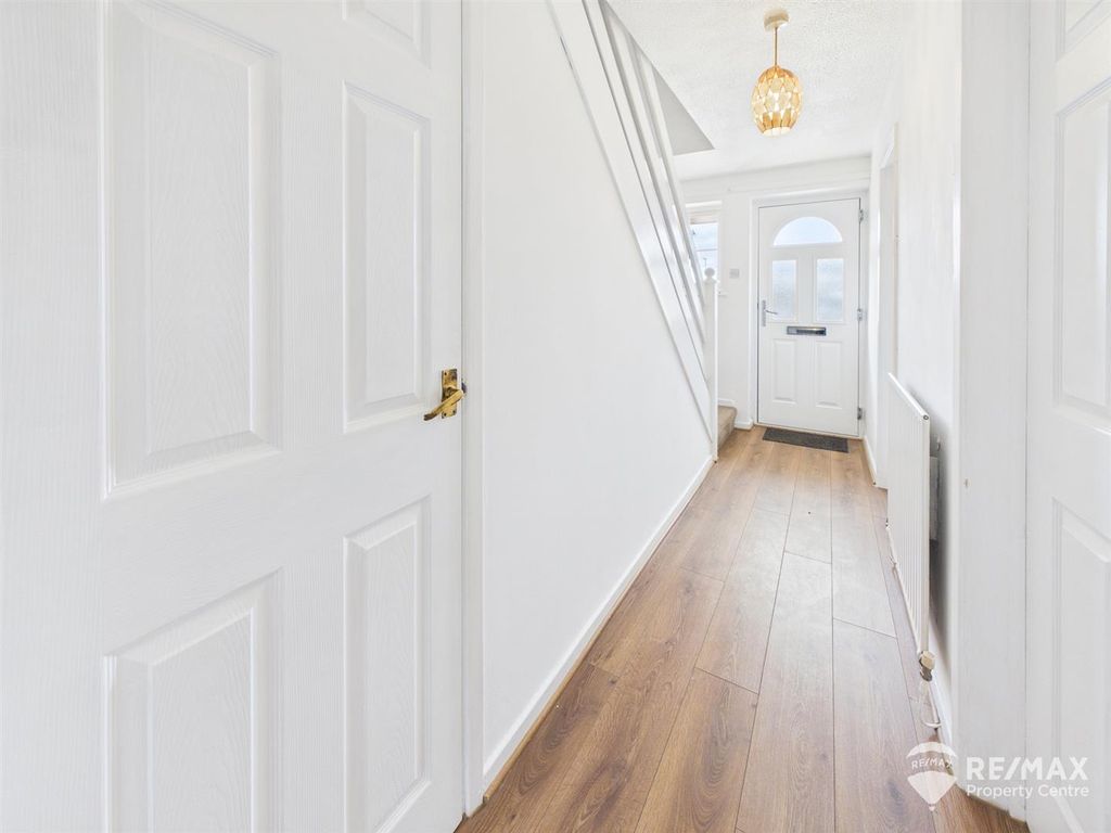 Property photo 3 of 28 Cam02842G0-Pr0350-Still017.Jpg