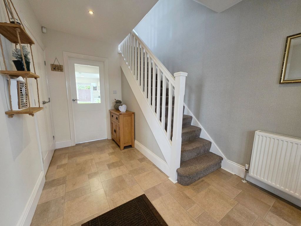 Property photo 2 of 25