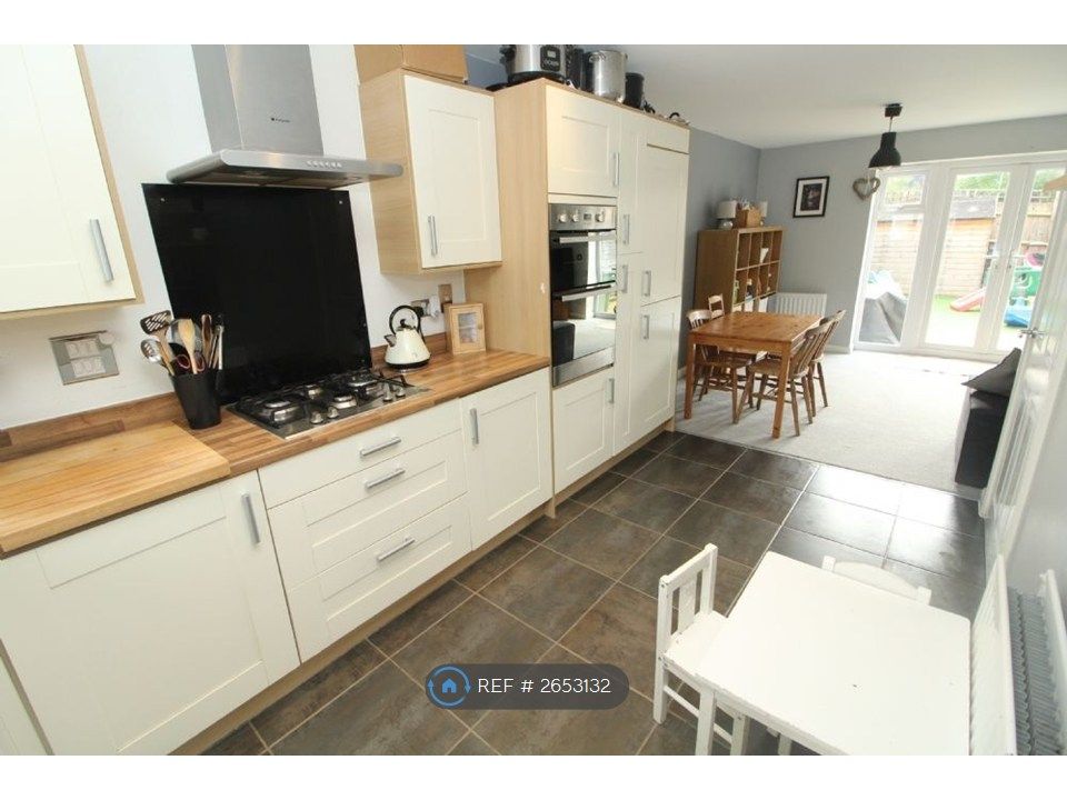 Property photo 3 of 17 Kitchen 1