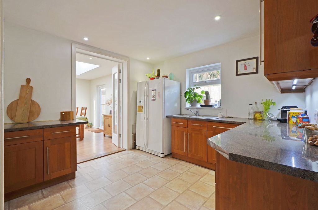 Property photo 3 of 27