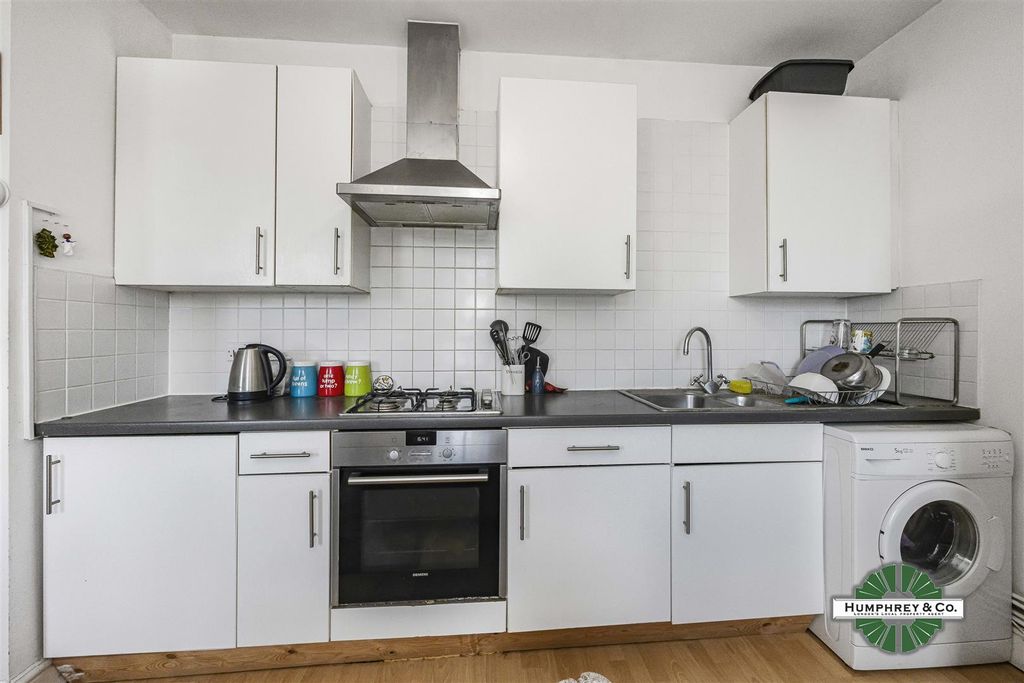 Property photo 1 of 12 Flat C 9 Exmouth Street -007.Jpg