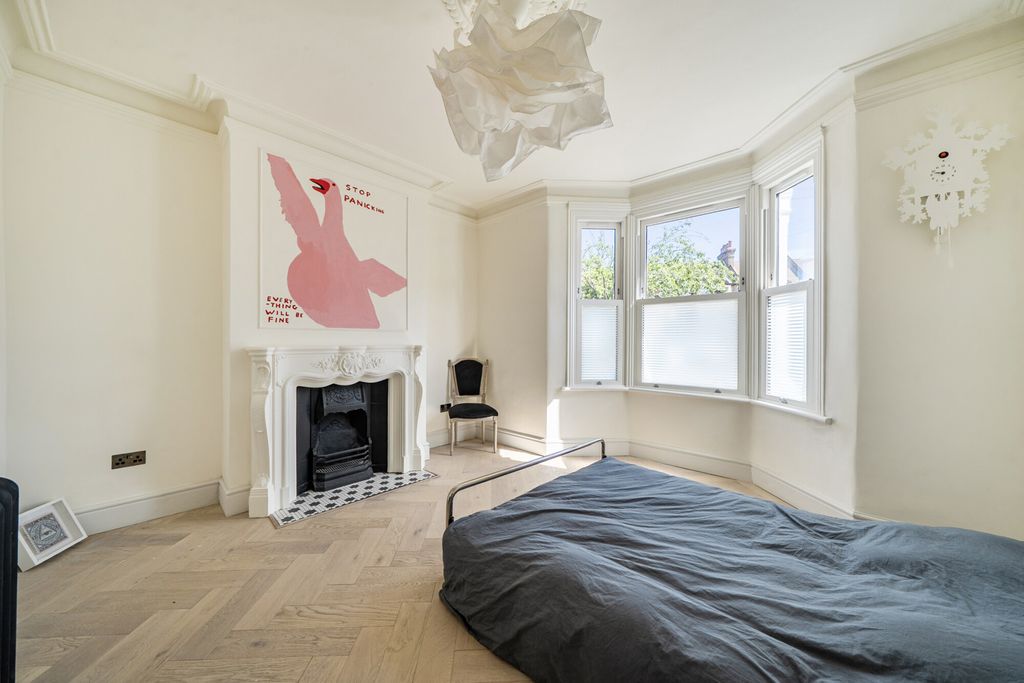 Property photo 3 of 10 1481943-18-6A4233...