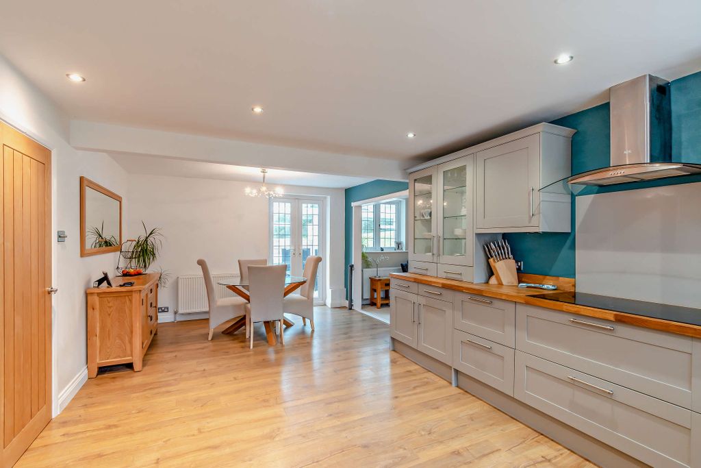 Property photo 3 of 33