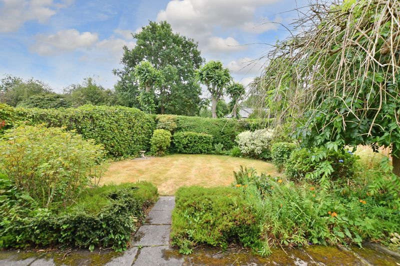 Property photo 2 of 36 Front Garden