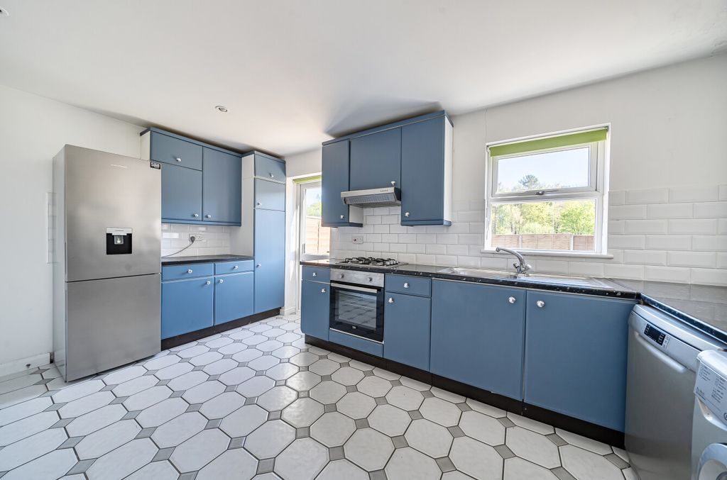 Property photo 3 of 16 1445842-8-69Ea460...