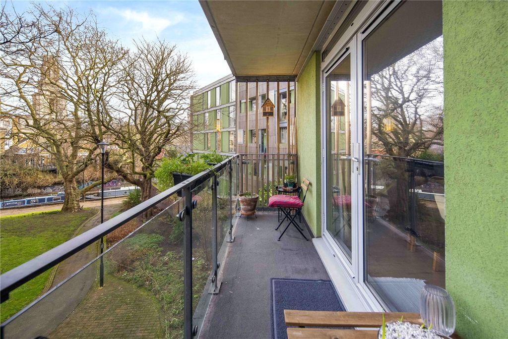 Property photo 3 of 11 Balcony