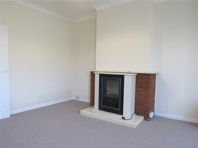 Property photo 3 of 11 Living Room