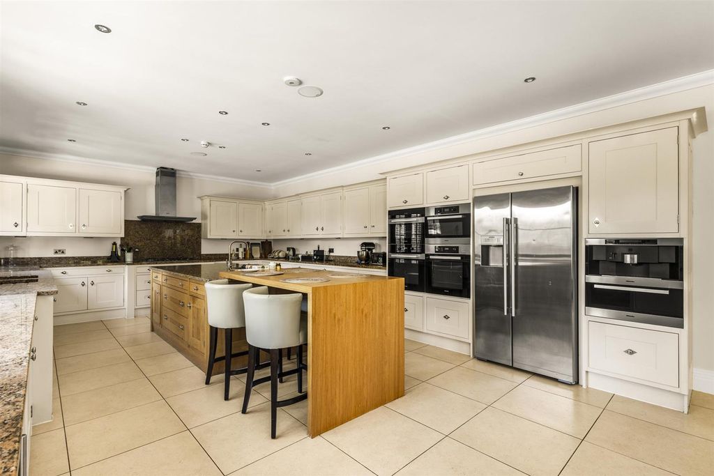 Property photo 1 of 27