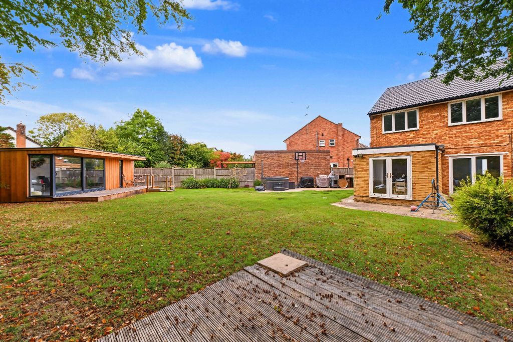 Property photo 2 of 22 5570143