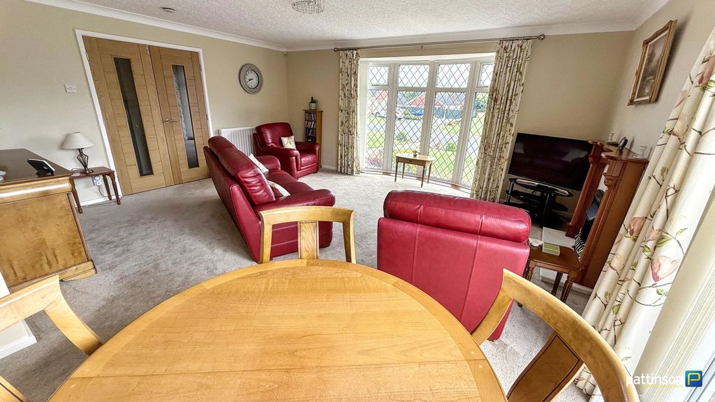 Property photo 2 of 27