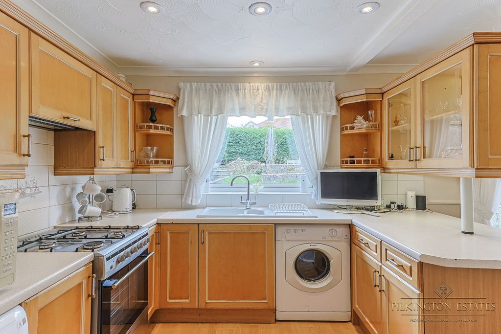 Property photo 2 of 12 4390473
