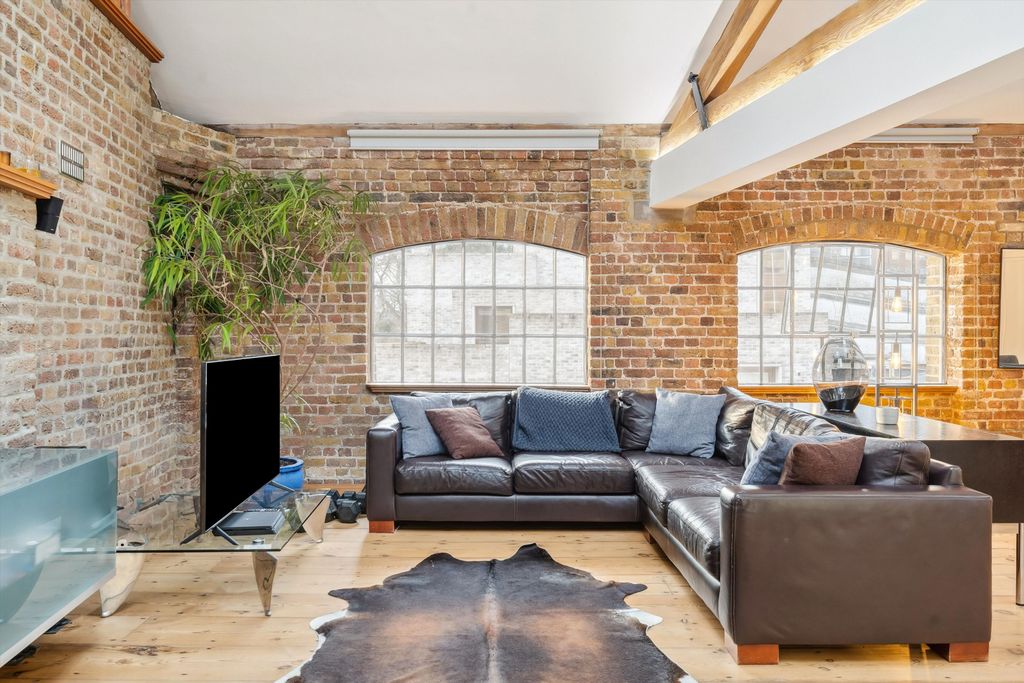 Property photo 2 of 16 Image