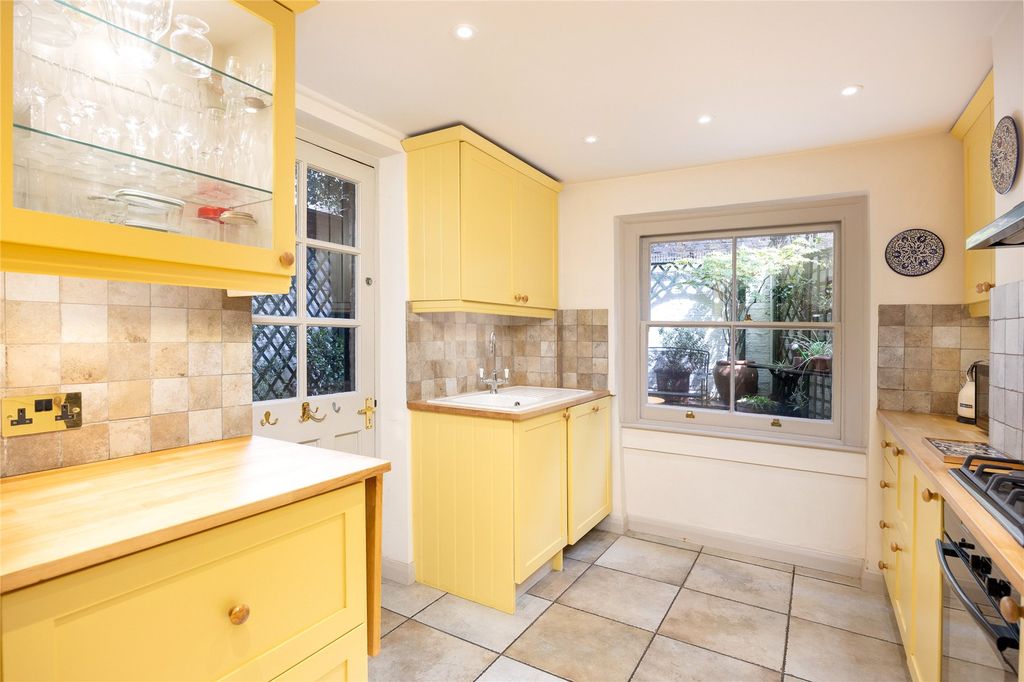 Property photo 3 of 15 Kitchen