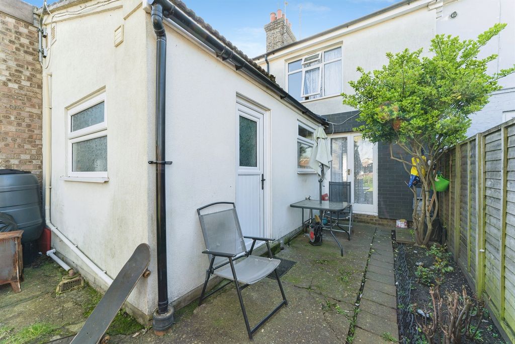 Property photo 3 of 13