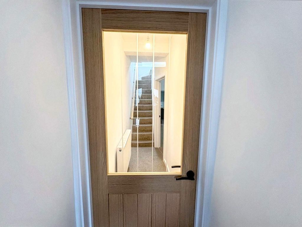 Property photo 2 of 13 Entrance Hall