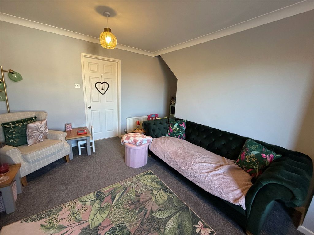 Property photo 2 of 13 Lounge