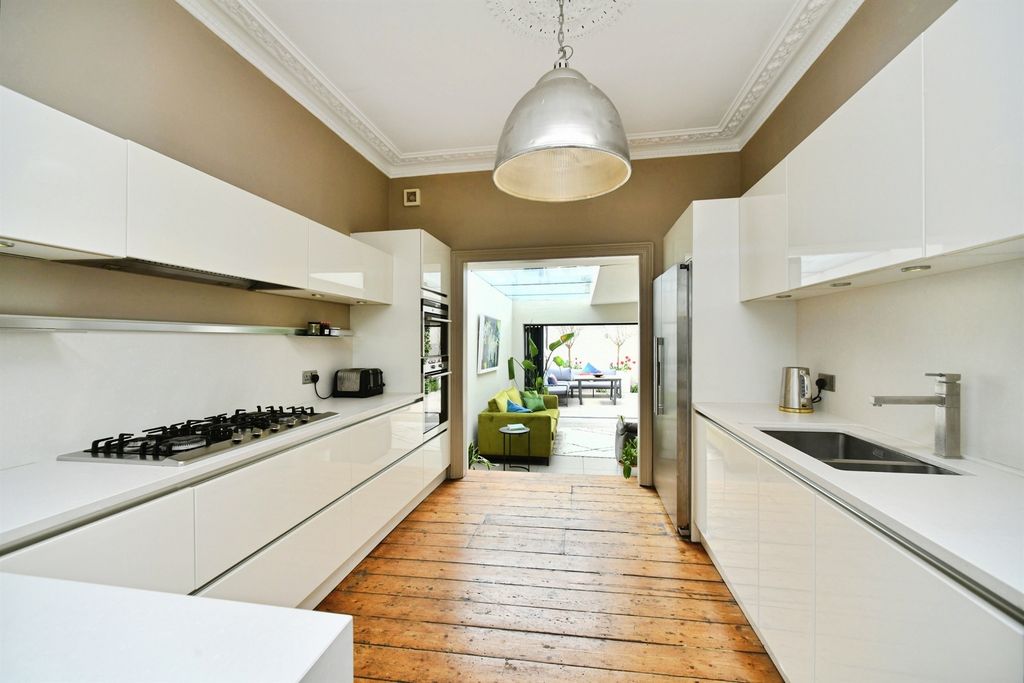 Property photo 3 of 20