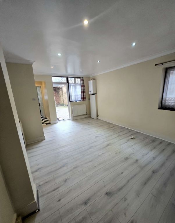 Property photo 2 of 8 Gallery