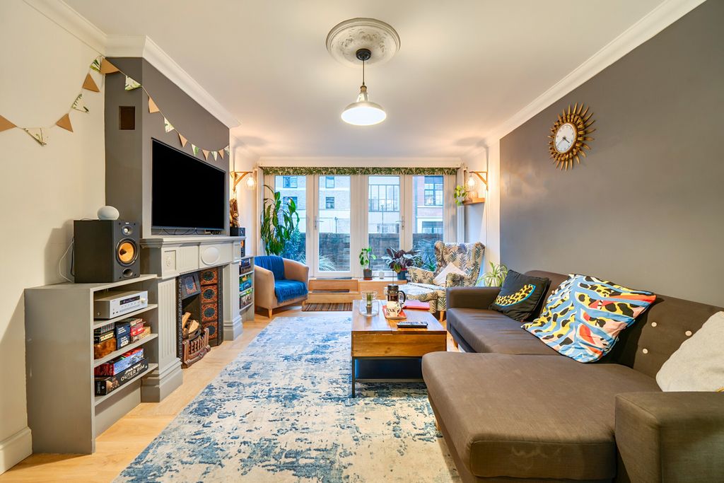 Property photo 3 of 27 Reception