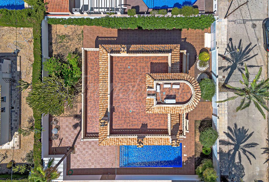 Property photo 3 of 67