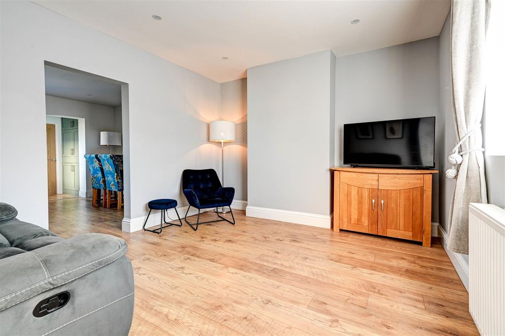 Property photo 2 of 19 Lounge.Jpg