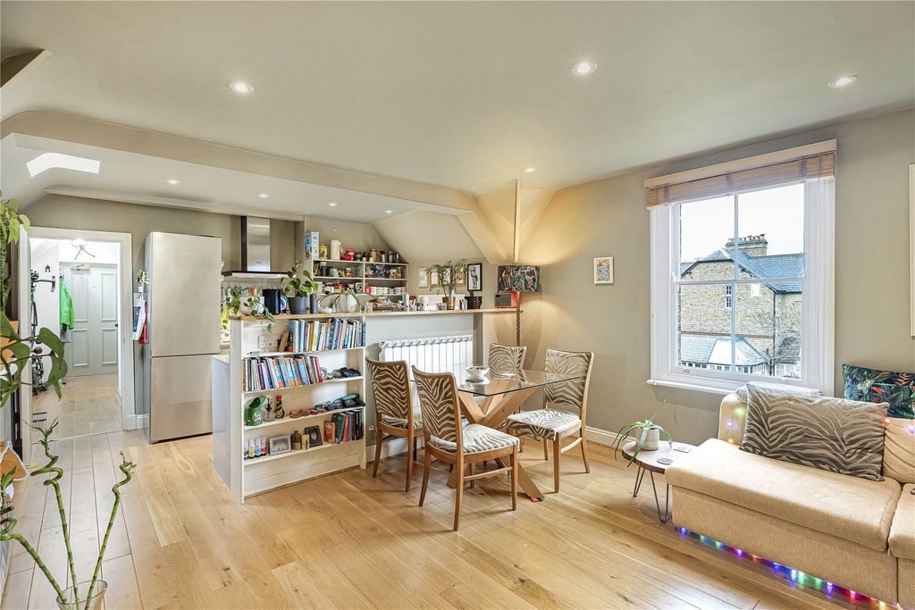 Property photo 2 of 15 Picture No. 21