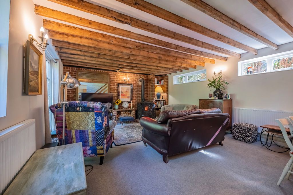 Property photo 2 of 25