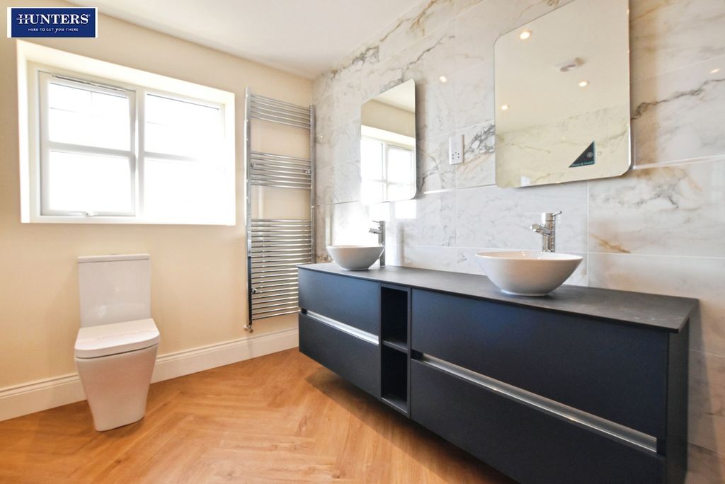 Property photo 3 of 21 Bathroom