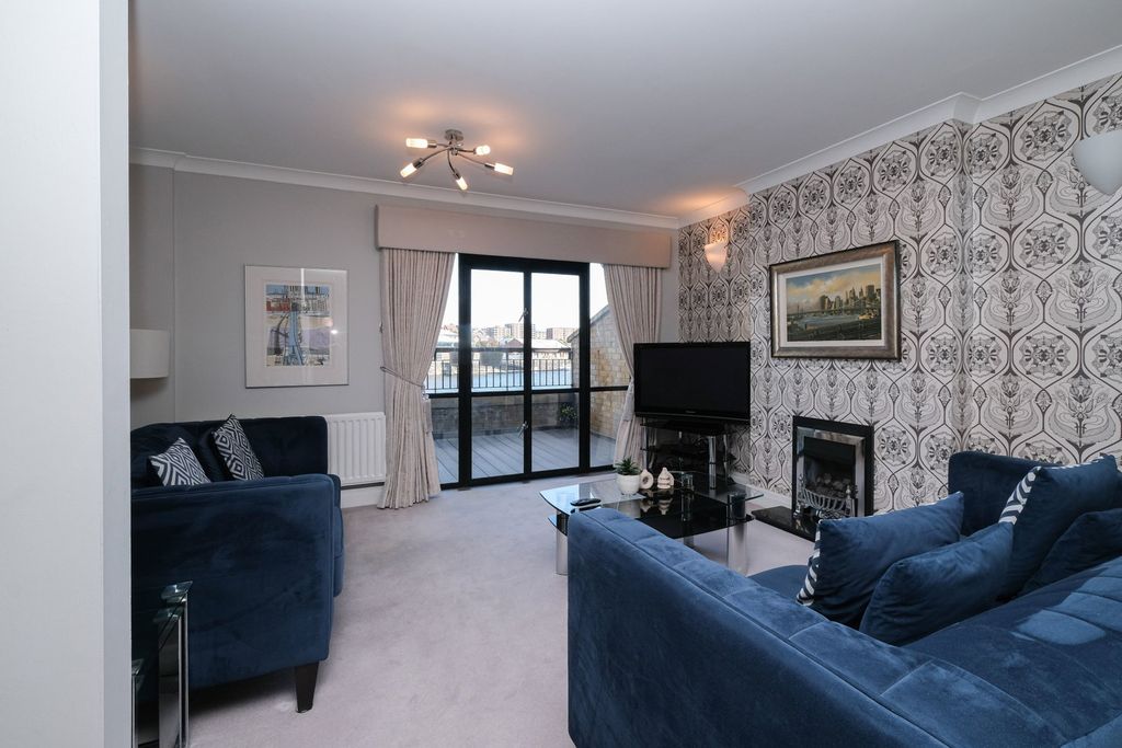 Property photo 3 of 46
