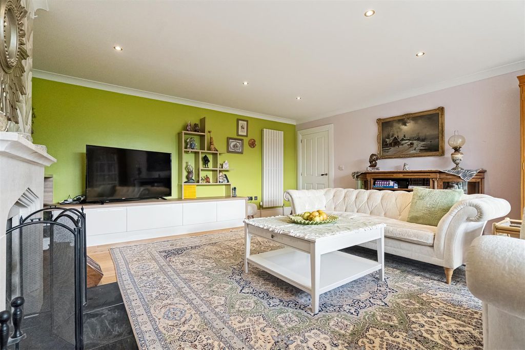 Property photo 3 of 37 S003.Jpg