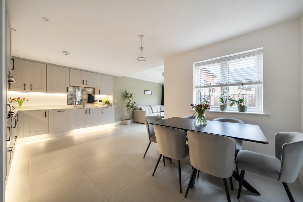 Property photo 1 of 22 141105513699738F68136F