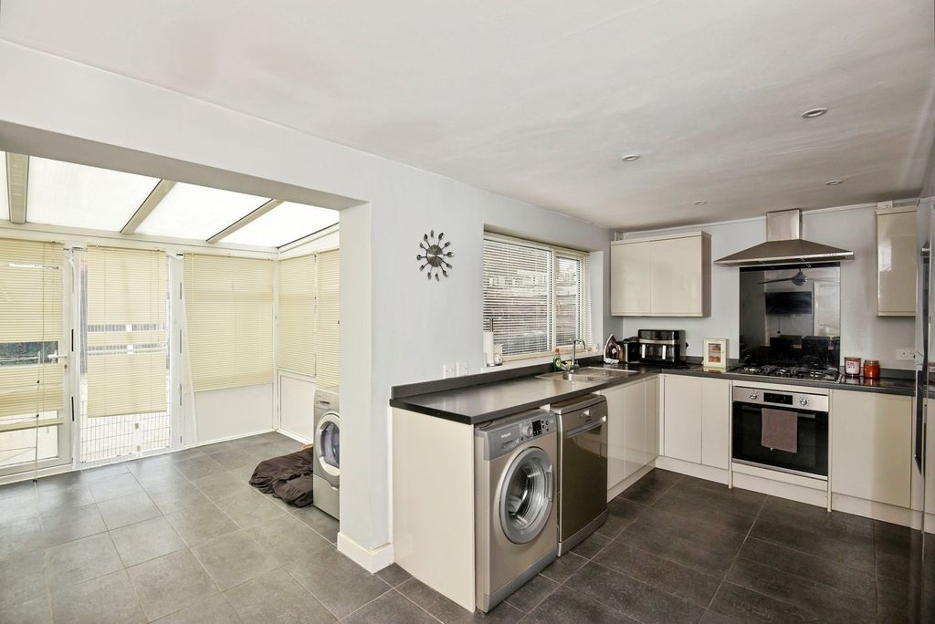 Property photo 3 of 16 Photo