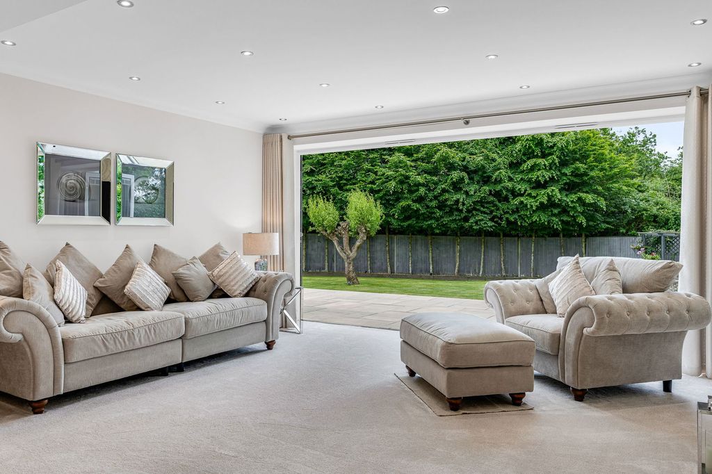 Property photo 2 of 52