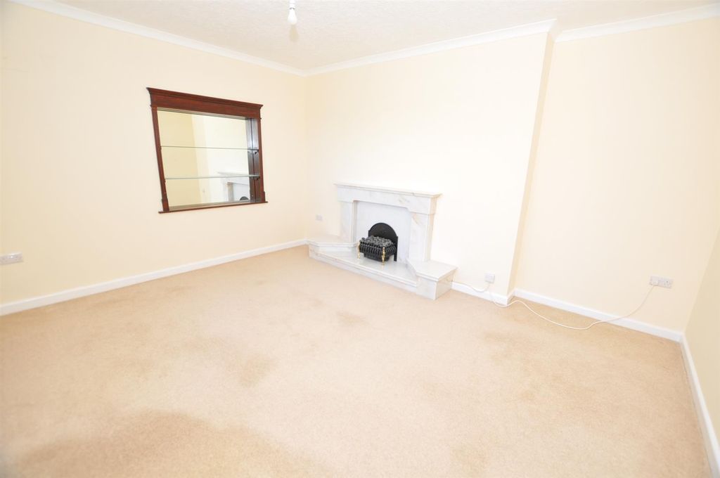 Property photo 1 of 27 Lounge