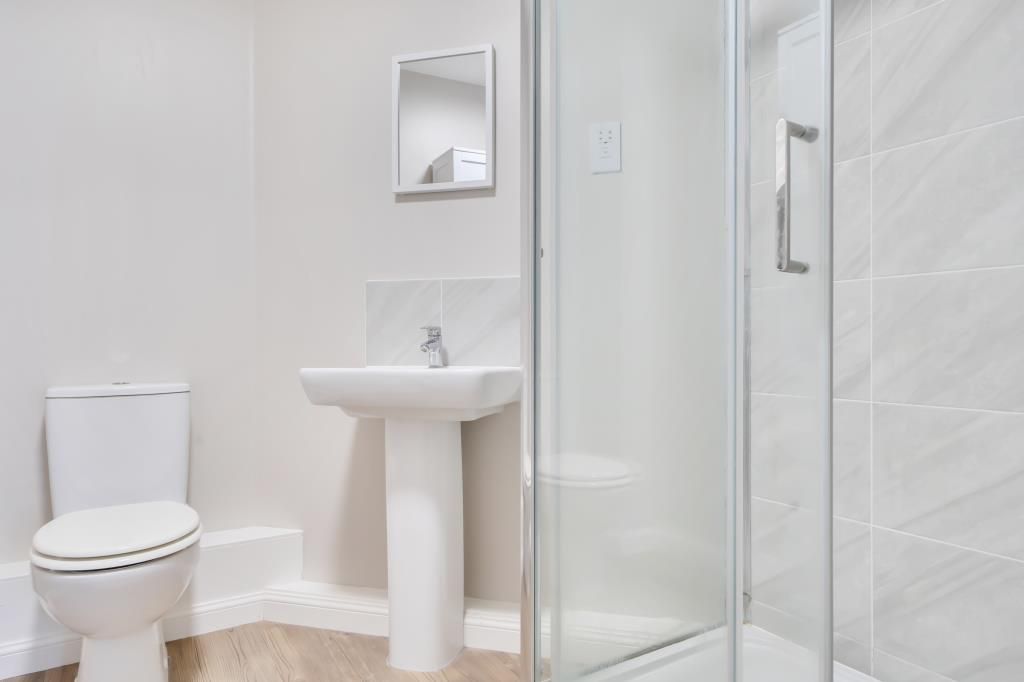 Property photo 3 of 17 Ensuite