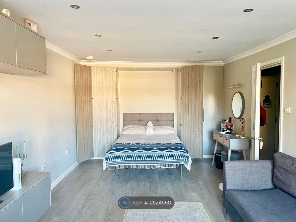 Property photo 2 of 11 Bedroom Area