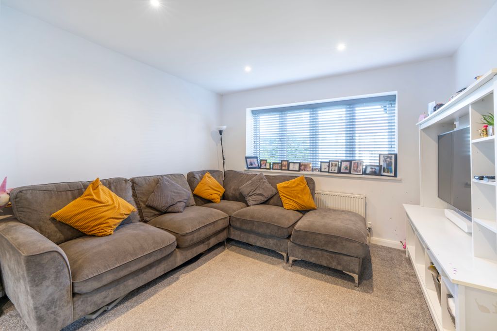 Property photo 2 of 25