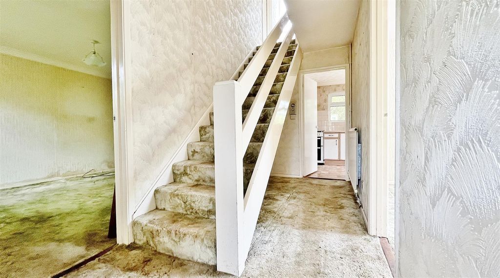 Property photo 2 of 13 Entrance Hall