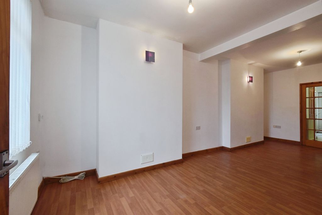 Property photo 3 of 15 Pbox-Img.Jpg
