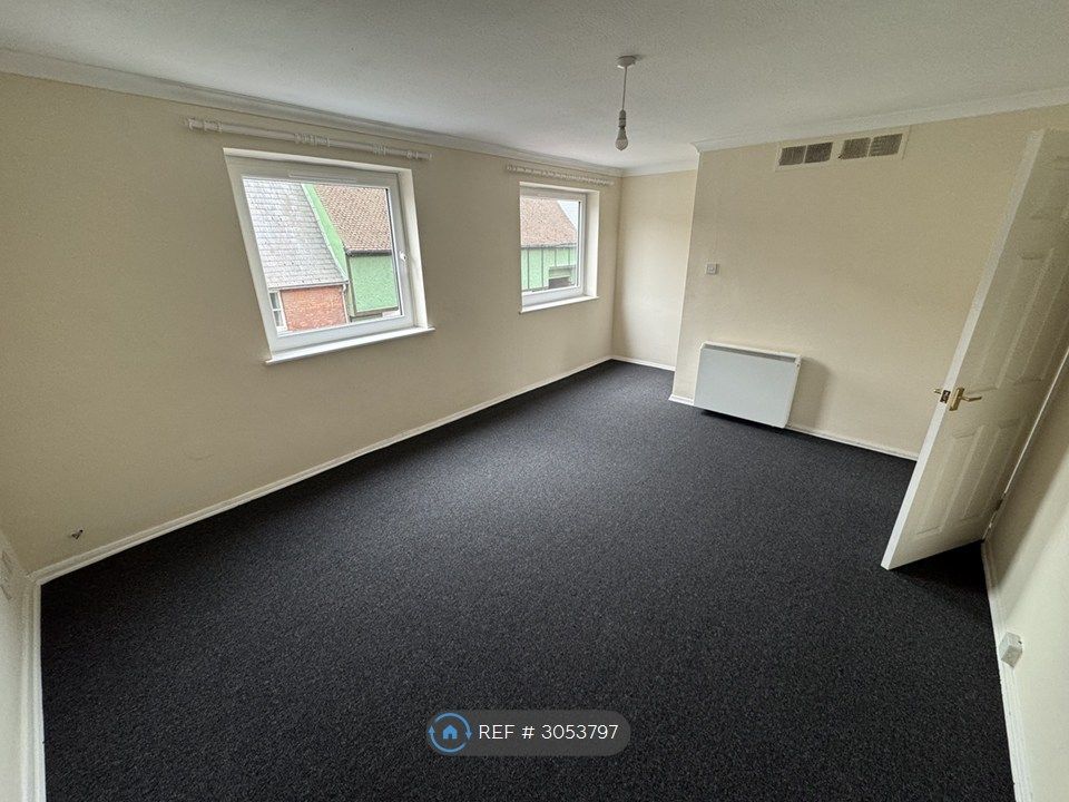 Property photo 1 of 12 Lounge