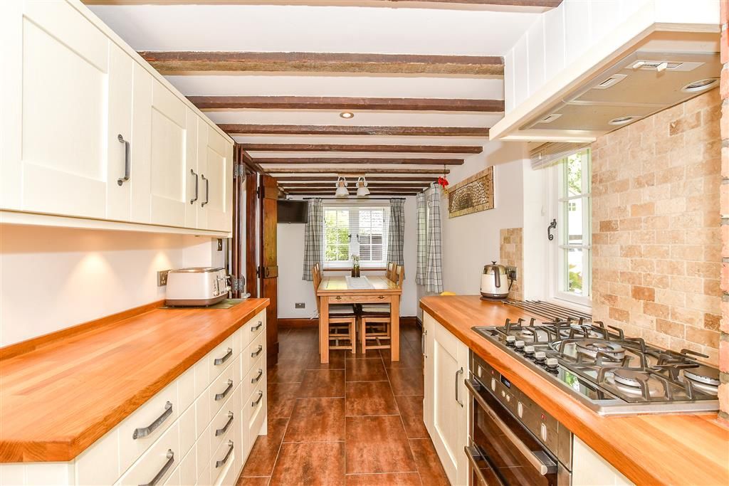 Property photo 1 of 11 Kitchen