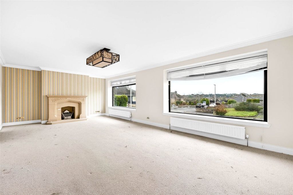 Property photo 2 of 19 Endrick Place 2