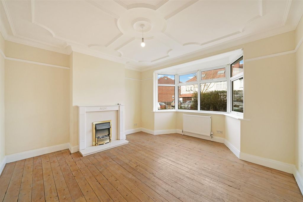 Property photo 3 of 16 1 Blockley Road - Bbsakrnrqtmneon1Yfi6.Jpg