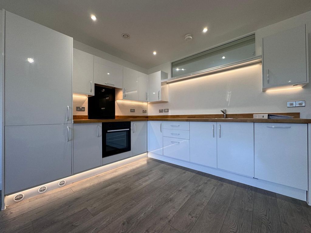 Property photo 3 of 22 For Sale, Buy - 2 Bedroom In Harlow, CM20 - Maxellproperties.Co (8).Jpg